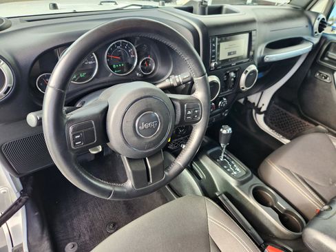 Used 2018 Jeep Wrangler Unlimited Sahara AWD/4WD image 26