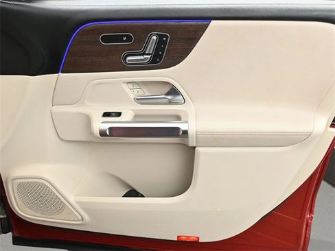 Used 2020 Mercedes-Benz GLB 250 w/ Premium Package image 18