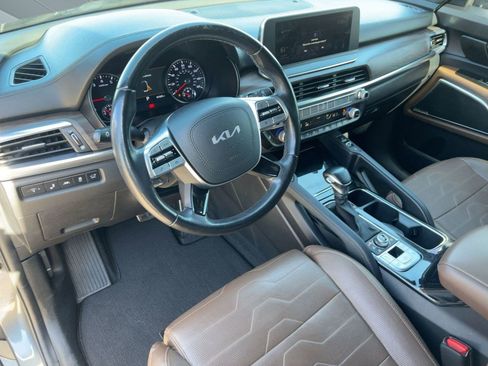 Used 2022 Kia Telluride SX w/ SX Prestige Package image 4