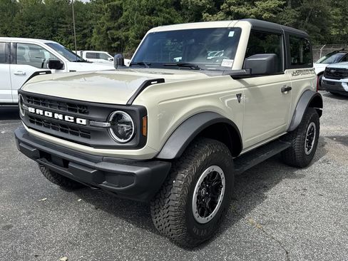 Used 2025 Ford Bronco 2-Door w/ Sasquatch Package AWD/4WD image 3