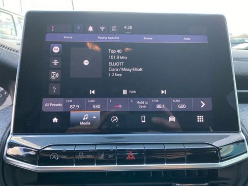 Used 2024 Jeep Compass Latitude image 19