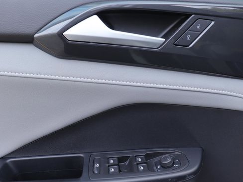 Used 2023 Volkswagen Taos SEL image 26