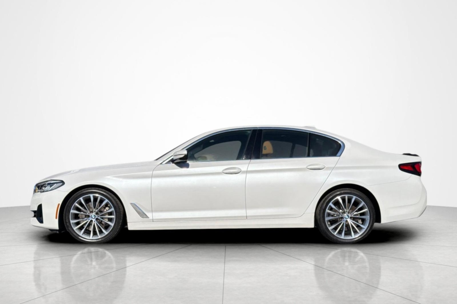 Used 2023 BMW 530i w/ Premium Package RWD image 2