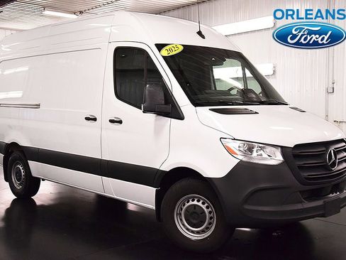 Used 2025 Mercedes-Benz Sprinter 2500 image 1