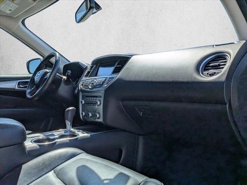 Used 2019 Nissan Pathfinder SL image 22