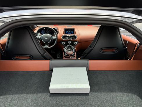 Used 2020 Aston Martin V8 Vantage Coupe RWD image 26