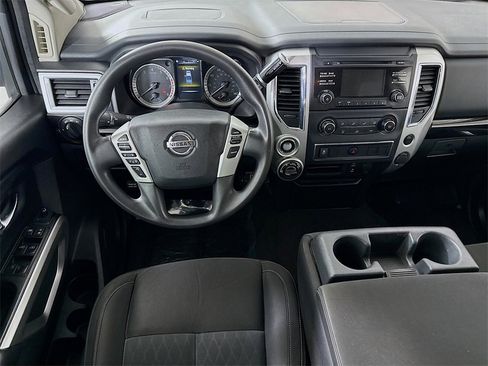 Used 2017 Nissan Titan SV image 3