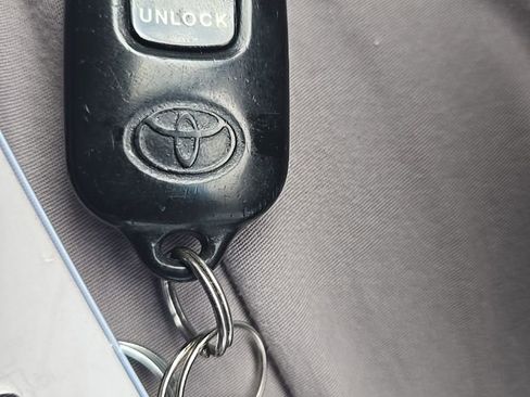 Used 2000 Toyota Sienna LE image 34