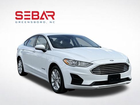 Used 2019 Ford Fusion SE FWD image 3