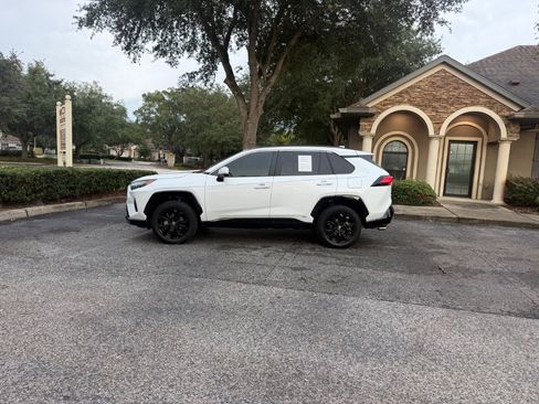 Used 2025 Toyota RAV4 SE AWD/4WD image 2