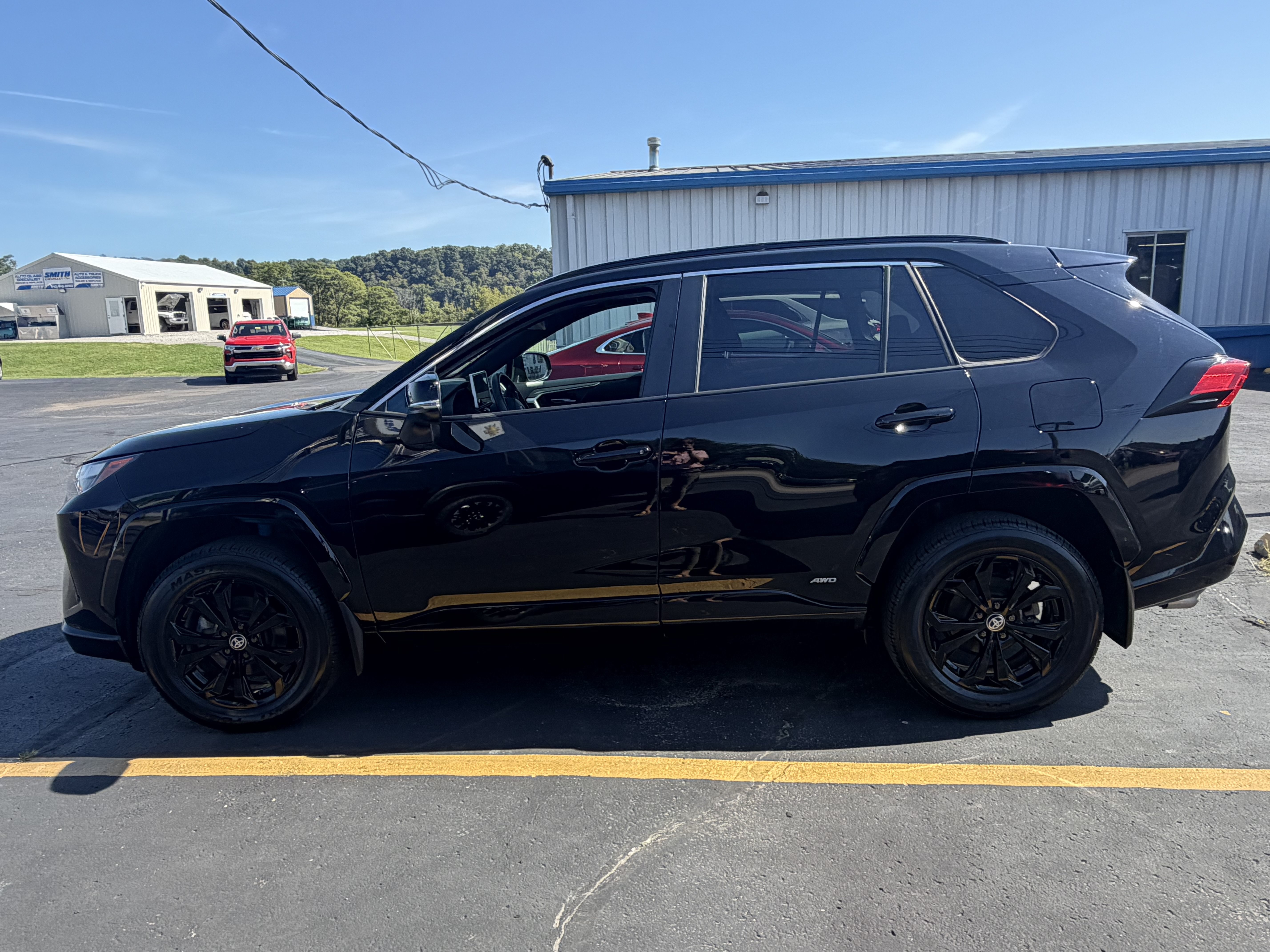 Used 2024 Toyota RAV4 SE w/ Convenience Package AWD/4WD image 2