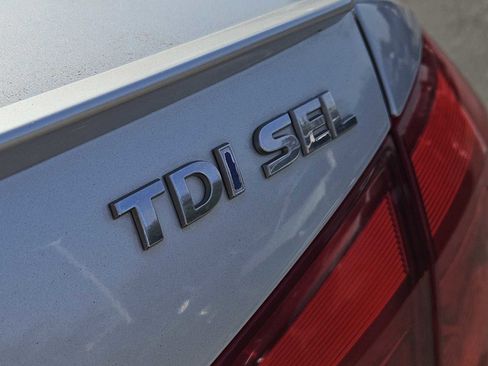 Used 2013 Volkswagen Passat TDI SEL Premium image 11