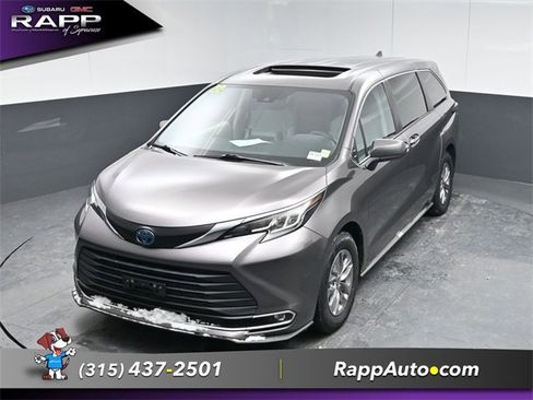 Used 2022 Toyota Sienna XLE image 24