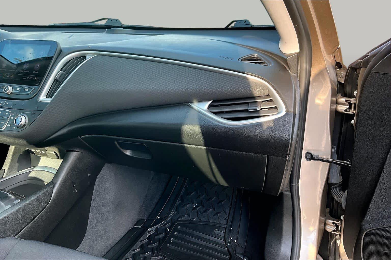 Used 2022 Chevrolet Malibu LT FWD image 19