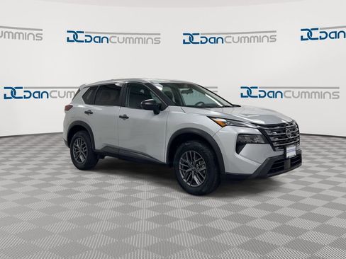 Used 2024 Nissan Rogue S FWD image 2