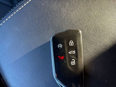 Used 2025 Volkswagen Atlas Cross Sport SE image 27