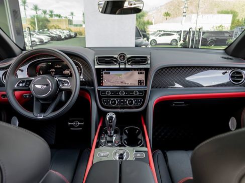 Certified 2025 Bentley Bentayga AWD/4WD image 4