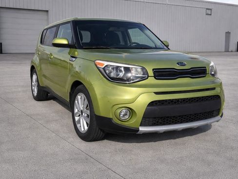 Used 2017 Kia Soul + image 2