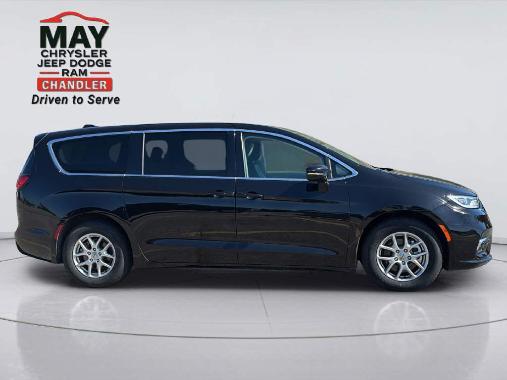 Used 2024 Chrysler Pacifica Touring-L FWD image 8