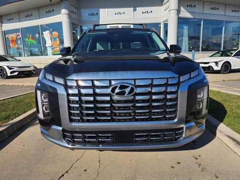 Used 2024 Hyundai Palisade Calligraphy image 2