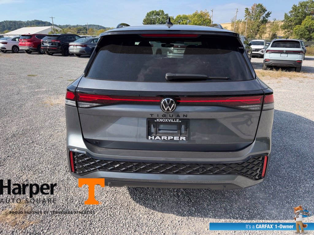 Used 2025 Volkswagen Tiguan SE R-Line FWD image 4