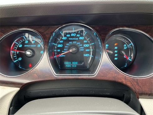 Used 2010 Ford Taurus SEL image 29