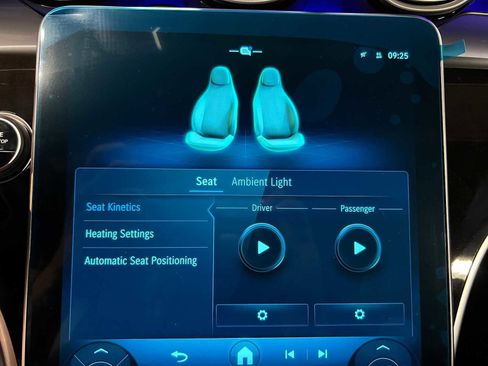 Used 2025 Mercedes-Benz C 300 4MATIC Sedan image 29