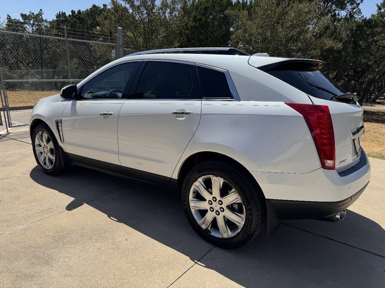 Used 2016 Cadillac SRX Luxury w/ Driver Awareness Package FWD image 8