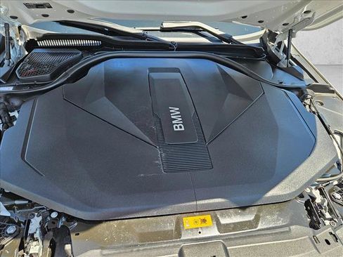 Used 2025 BMW i5 eDrive40i w/ Premium Package RWD image 23