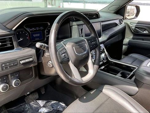 Used 2021 GMC Yukon Denali w/ Denali Premium Package image 15