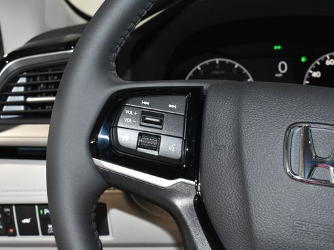 New 2026 Honda Odyssey Touring image 14