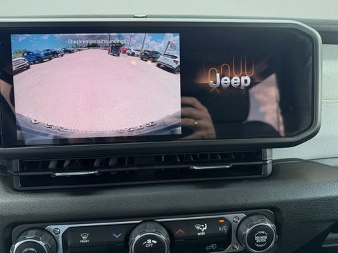 Used 2025 Jeep Wrangler Sport AWD/4WD image 21