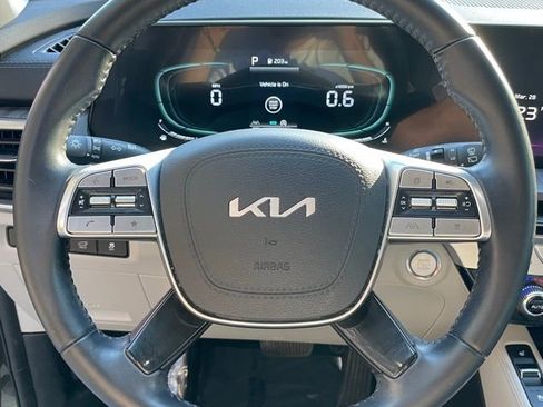 Used 2024 Kia Telluride EX w/ EX Captain's Chair Package image 23