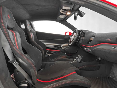 Used 2019 Ferrari 488 Pista Coupe RWD image 27