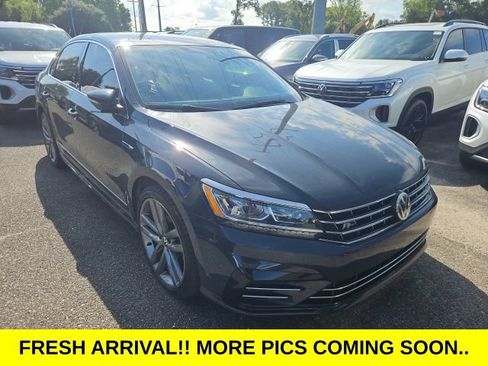 Used 2017 Volkswagen Passat 1.8T R-Line w/ R-Line Lighting Package FWD image 2