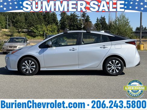 Used 2019 Toyota Prius LE AWD/4WD image 2
