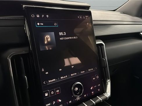 Used 2025 GMC Acadia Elevation image 19