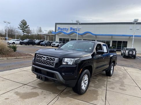 Used 2024 Nissan Frontier SV image 4