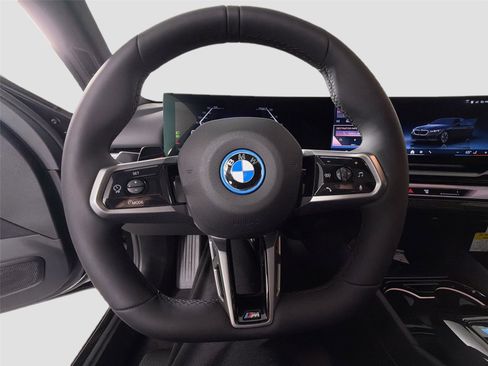 New 2026 BMW i5 eDrive40 w/ M Sport Package AWD/4WD image 10