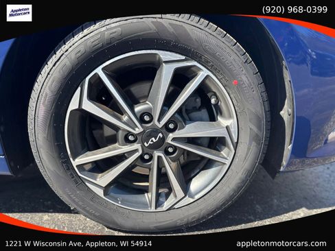 Used 2022 Kia Forte LXS FWD image 25