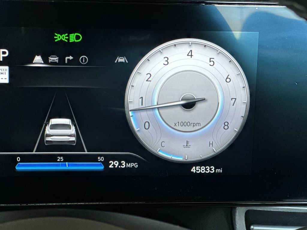 Used 2025 Hyundai Elantra Limited FWD image 26