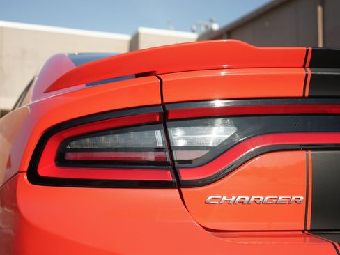 Used 2016 Dodge Charger SRT w/ Harman/Kardon Audio Group image 39