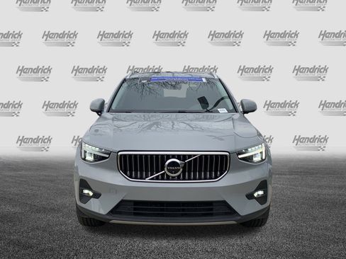 Used 2025 Volvo XC40 B5 Plus image 3
