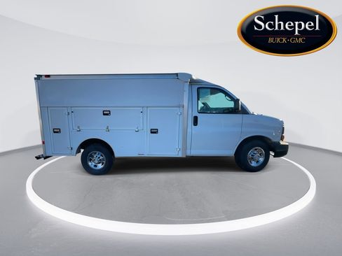 Used 2014 Chevrolet Express 3500 image 9