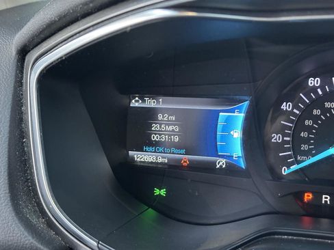 Used 2020 Ford Fusion SE FWD image 27