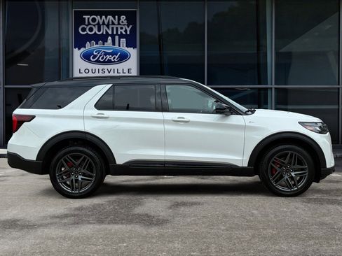 Used 2025 Ford Explorer ST-Line w/ Premium Package AWD/4WD image 2