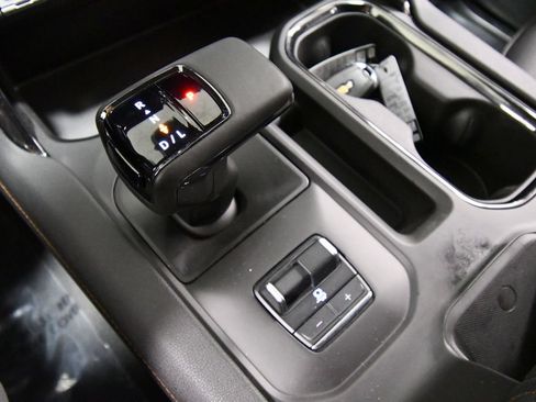 Used 2024 GMC Sierra 1500 AT4 w/ Technology Package AWD/4WD image 27