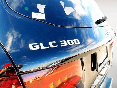 Used 2021 Mercedes-Benz GLC 300 w/ AMG Line image 7