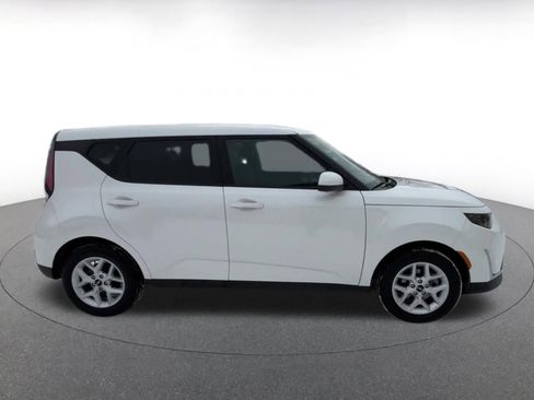 Used 2025 Kia Soul LX w/ LX Technology Package image 16