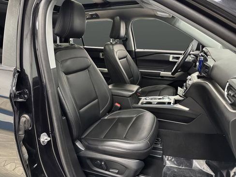 Used 2023 Ford Explorer XLT AWD/4WD image 30